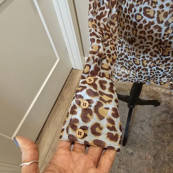 BCBG Women's Animal Print Long Sleeve Chiffon Button Down Blouse Size M - Picture 4 of 10